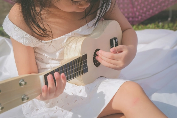 Âm nhạc sôi động giúp tăng khả năng ghi nhớ từ vựng cho trẻ 28 tháng chậm nói